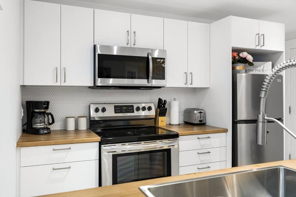 Beautiful 1 Bedroom Apartment - Private Entrance มองก์ตัน ภายนอก รูปภาพ