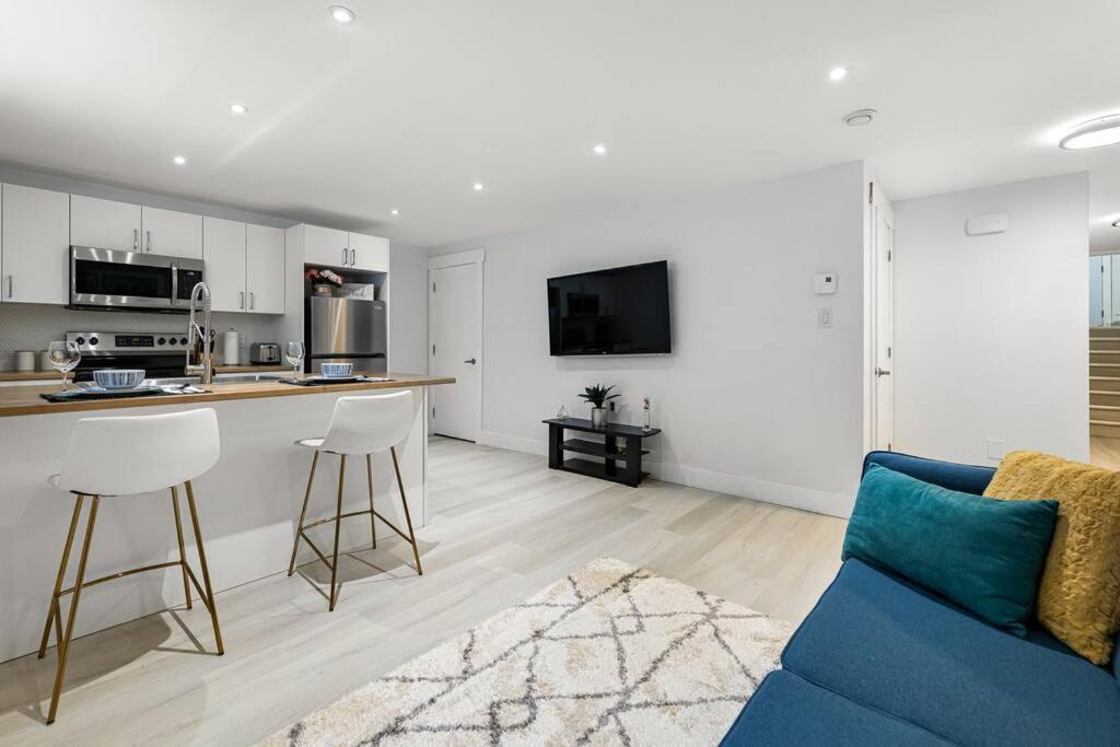 Beautiful 1 Bedroom Apartment - Private Entrance มองก์ตัน ภายนอก รูปภาพ