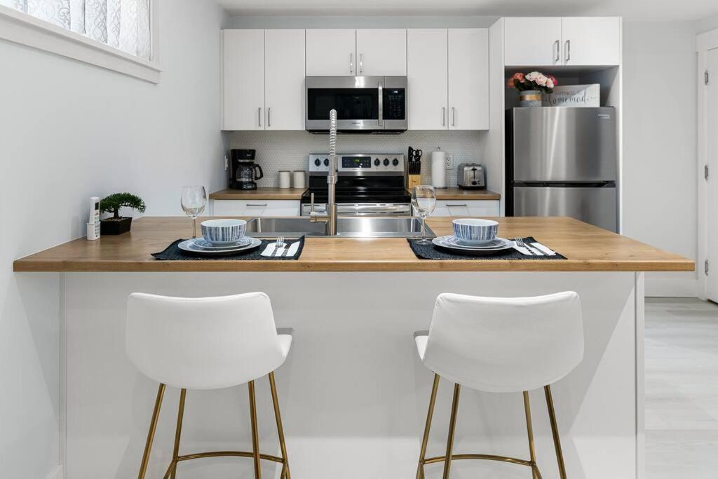 Beautiful 1 Bedroom Apartment - Private Entrance มองก์ตัน ภายนอก รูปภาพ