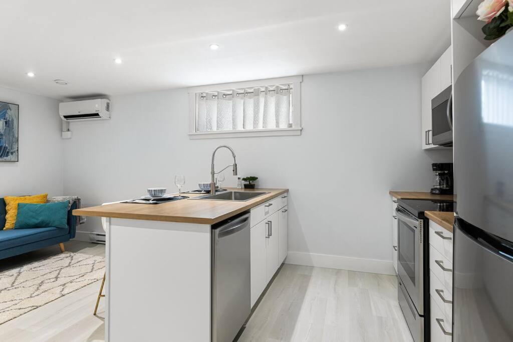 Beautiful 1 Bedroom Apartment - Private Entrance มองก์ตัน ภายนอก รูปภาพ