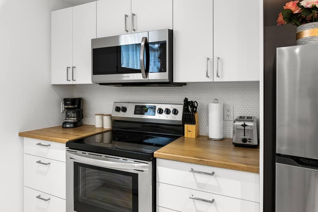 Beautiful 1 Bedroom Apartment - Private Entrance มองก์ตัน ภายนอก รูปภาพ