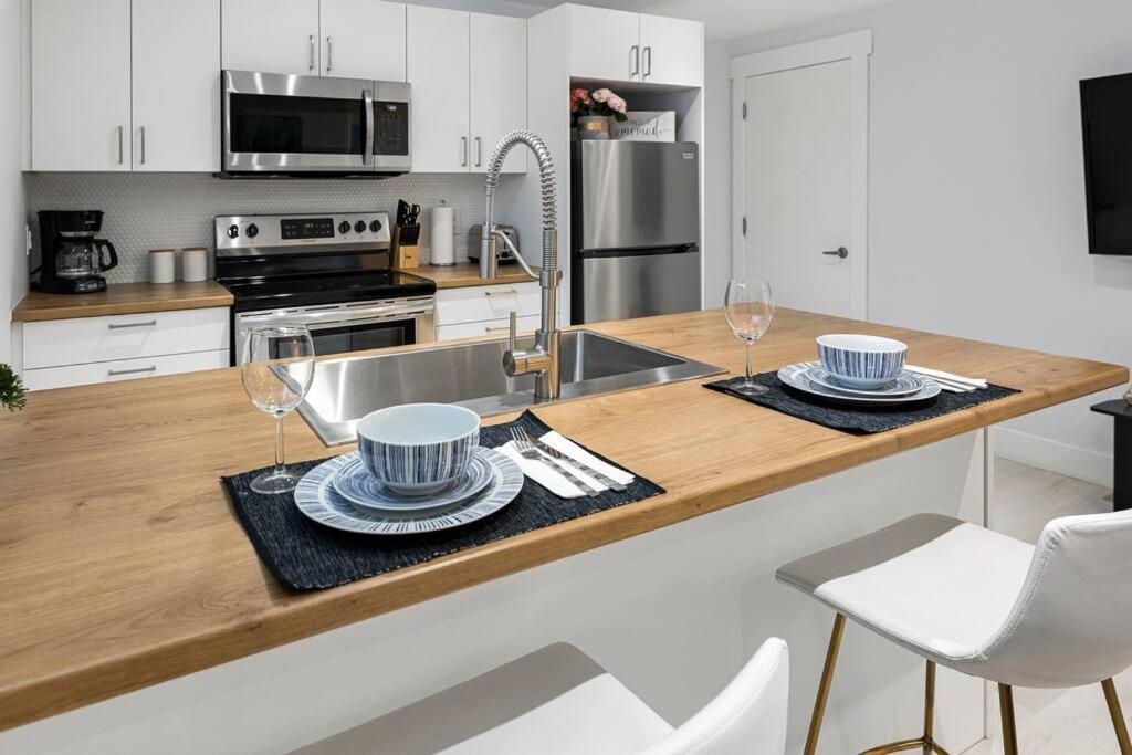 Beautiful 1 Bedroom Apartment - Private Entrance มองก์ตัน ภายนอก รูปภาพ