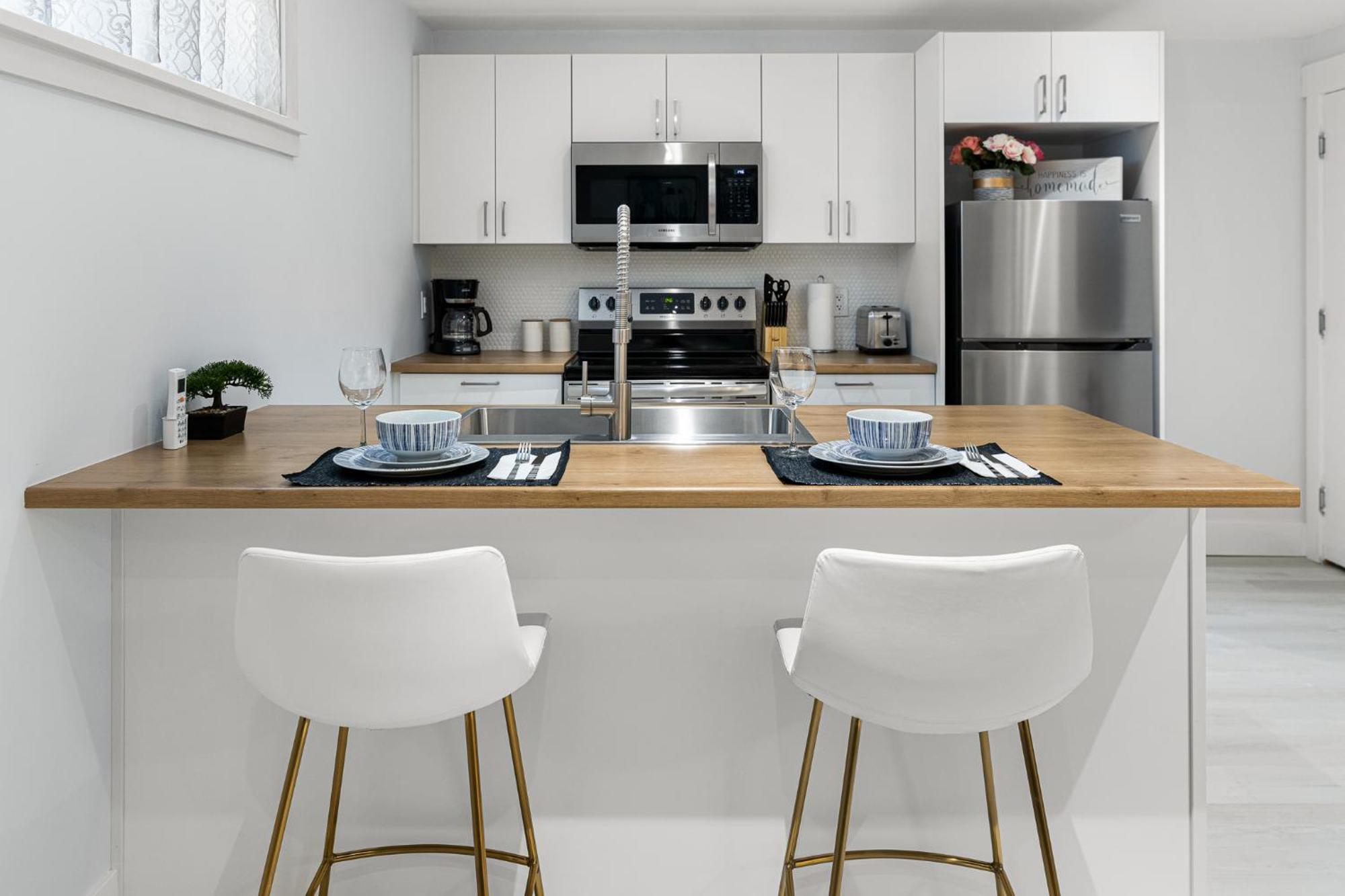 Beautiful 1 Bedroom Apartment - Private Entrance มองก์ตัน ภายนอก รูปภาพ